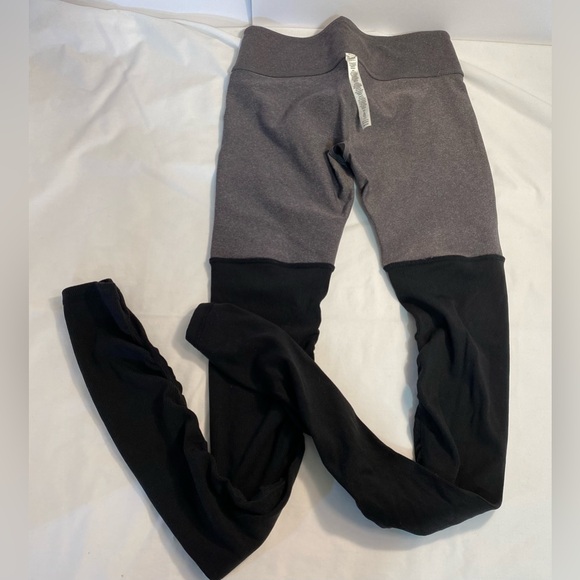 Alo Yoga NWOT goddess leggings stormy Heather/black black large - Picture 3 of 6